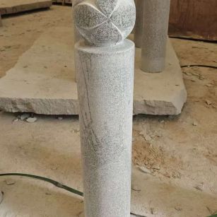 安庆 芝麻白花岗岩石材挡车石柱、停车柱、圆柱挡车柱、方柱挡车柱等