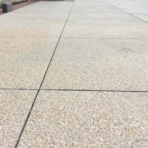 安庆 黄金麻花岗岩石板材荔枝面地面铺装效果