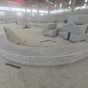 安庆 芝麻白异形坐凳，自然面光面弧形加工