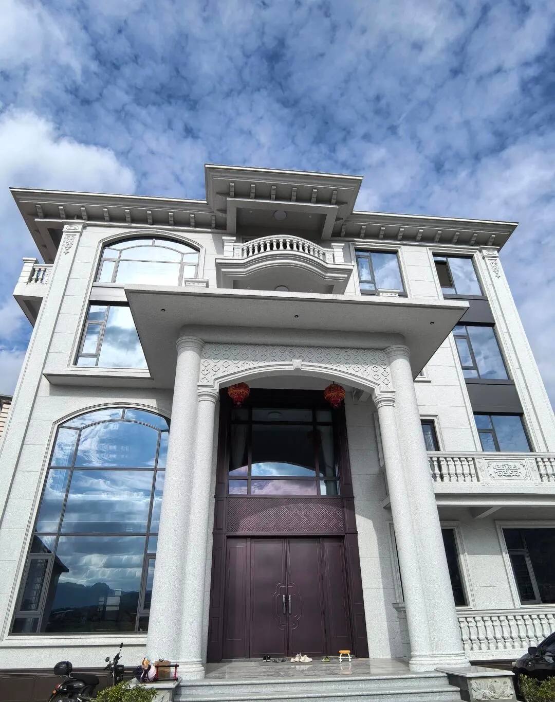 安庆白麻别墅外墙干挂石材效果示例