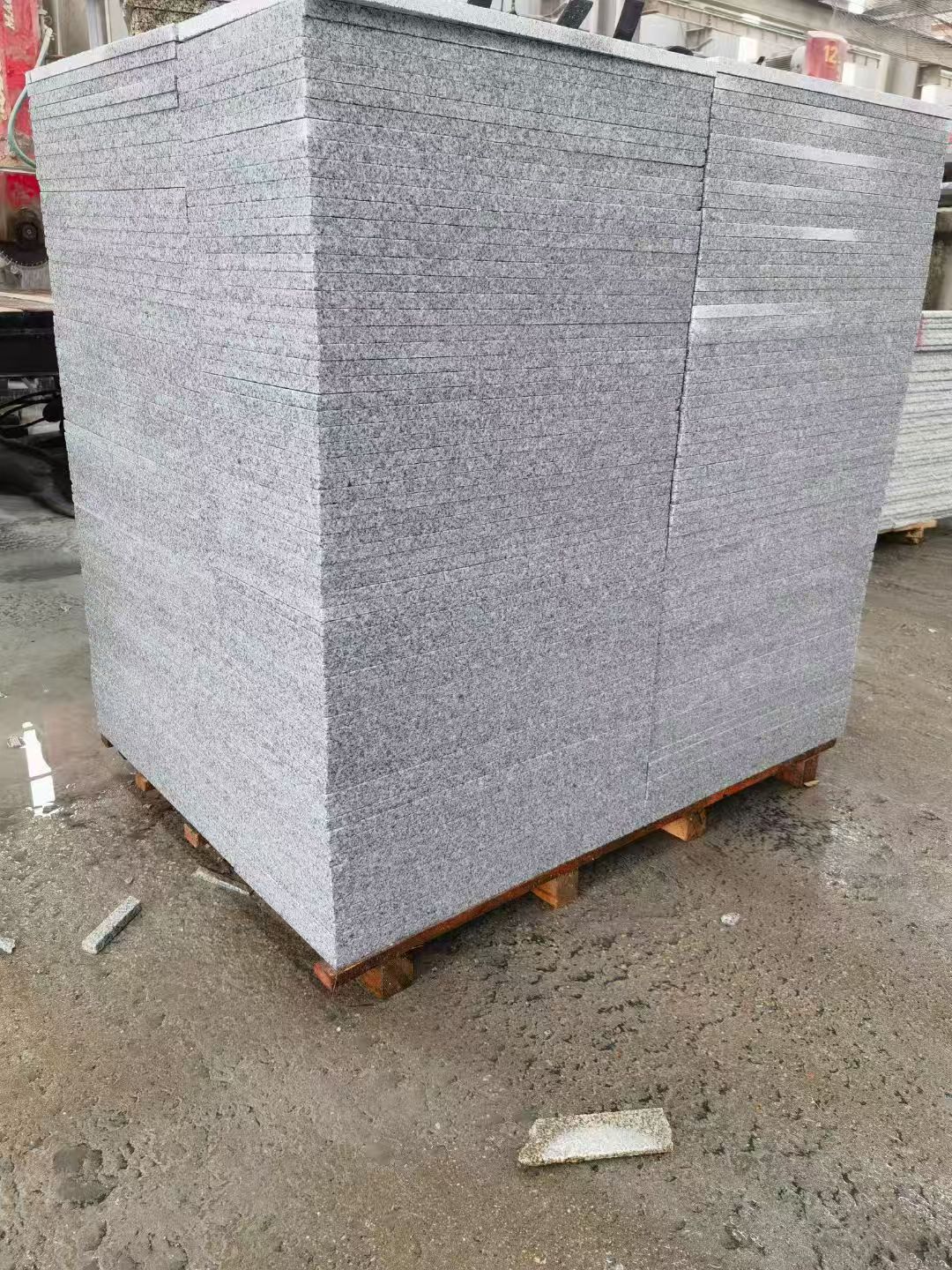 安庆 芝麻白火烧面1.8厚300*600地铺石，尺寸标准，厚薄均匀