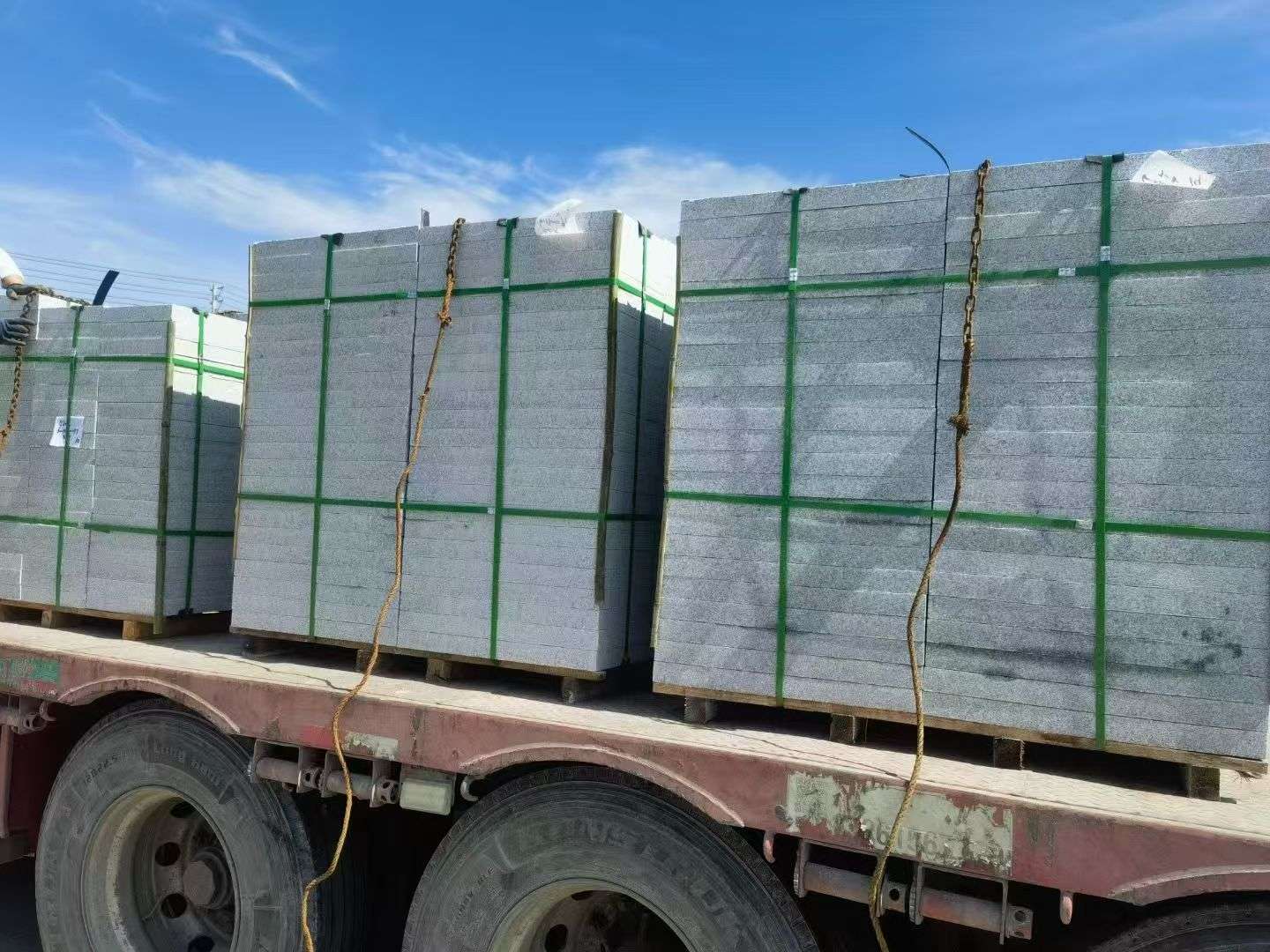 安庆 芝麻白花岗岩地铺石装车日常