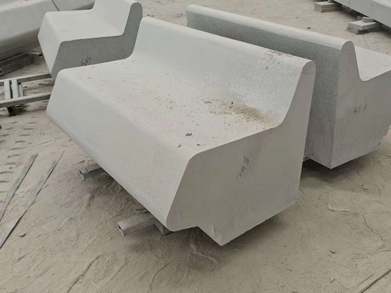 安庆 芝麻白花岗岩异形坐凳，石凳