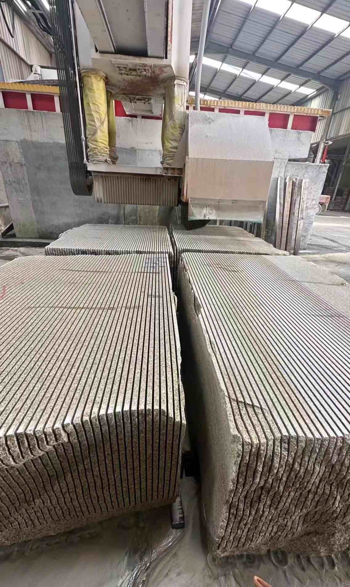 安庆 车间生产日常，黄金麻白麻花岗岩