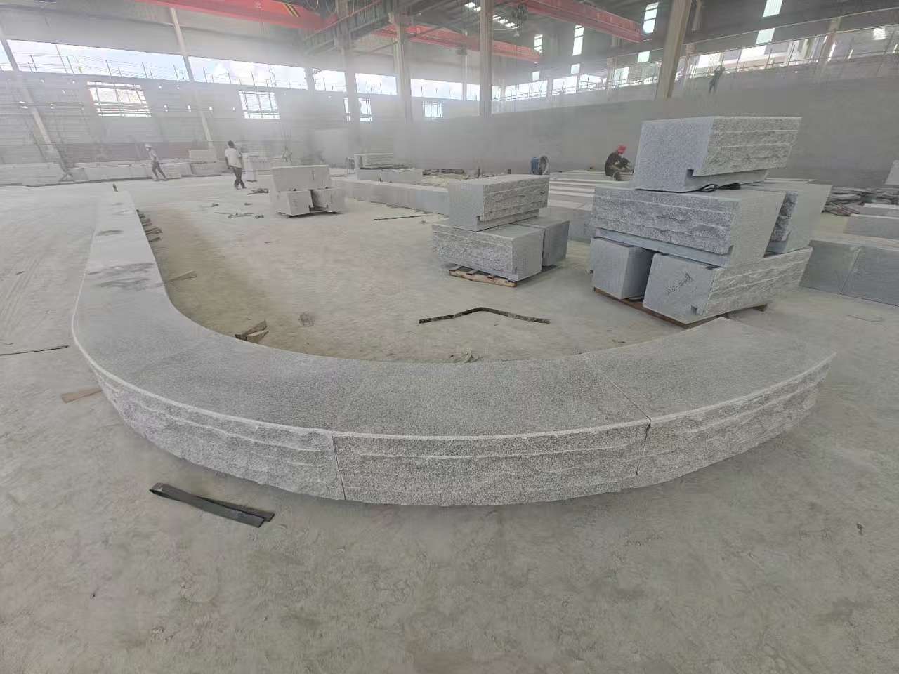 安庆 芝麻白异形坐凳，自然面光面弧形加工