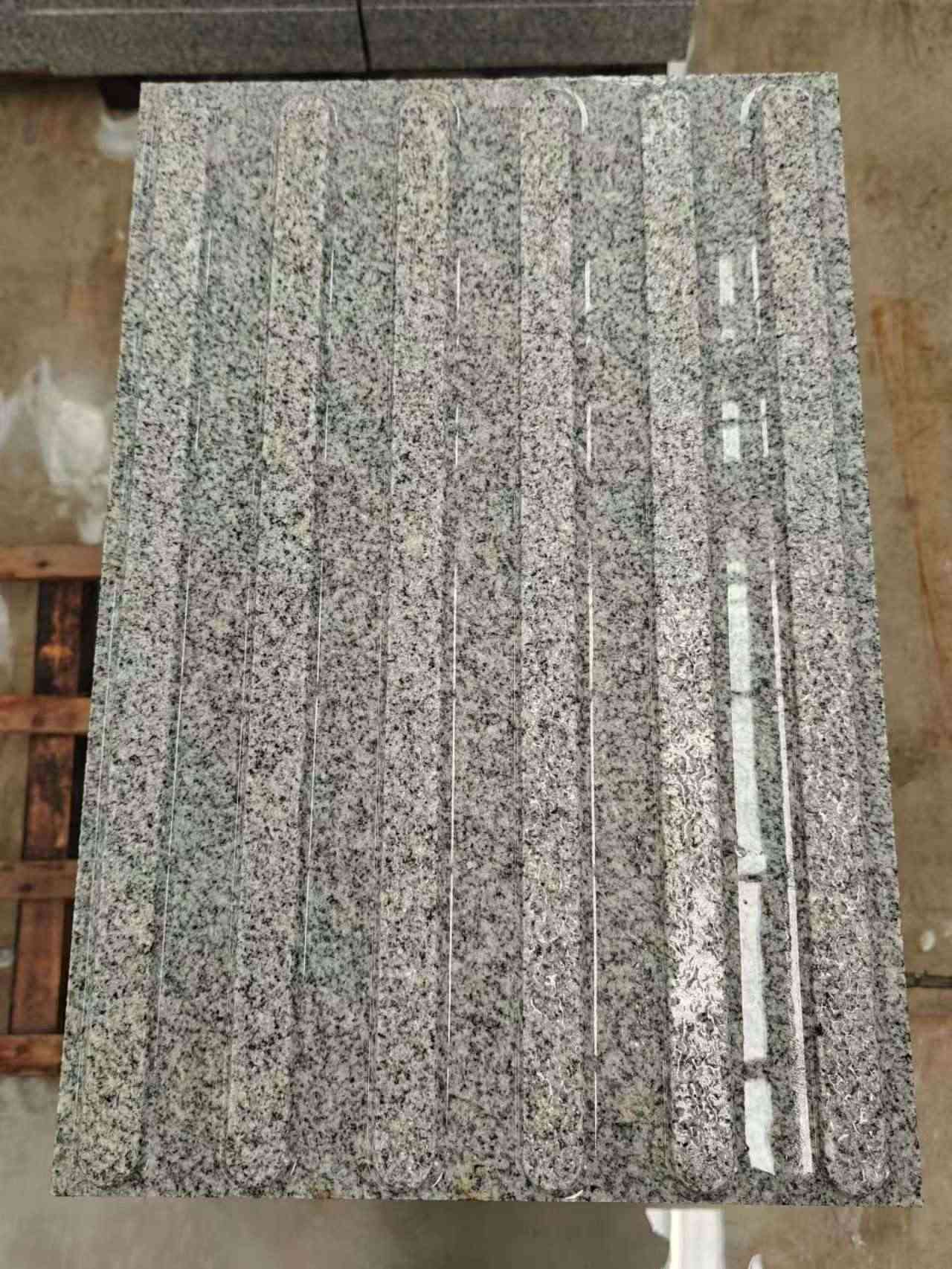 安庆 芝麻白花岗岩荔枝面雕刻盲道，盲条