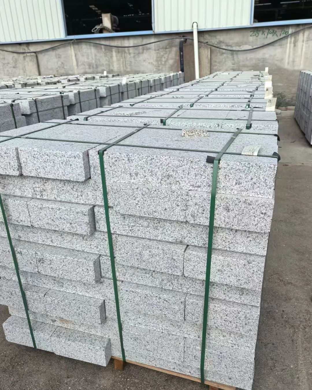 安庆 白麻花岗岩路沿石，弧形路沿石，道牙石，马路牙子，界石，路缘石，平沿石，直岩石，平缘石等