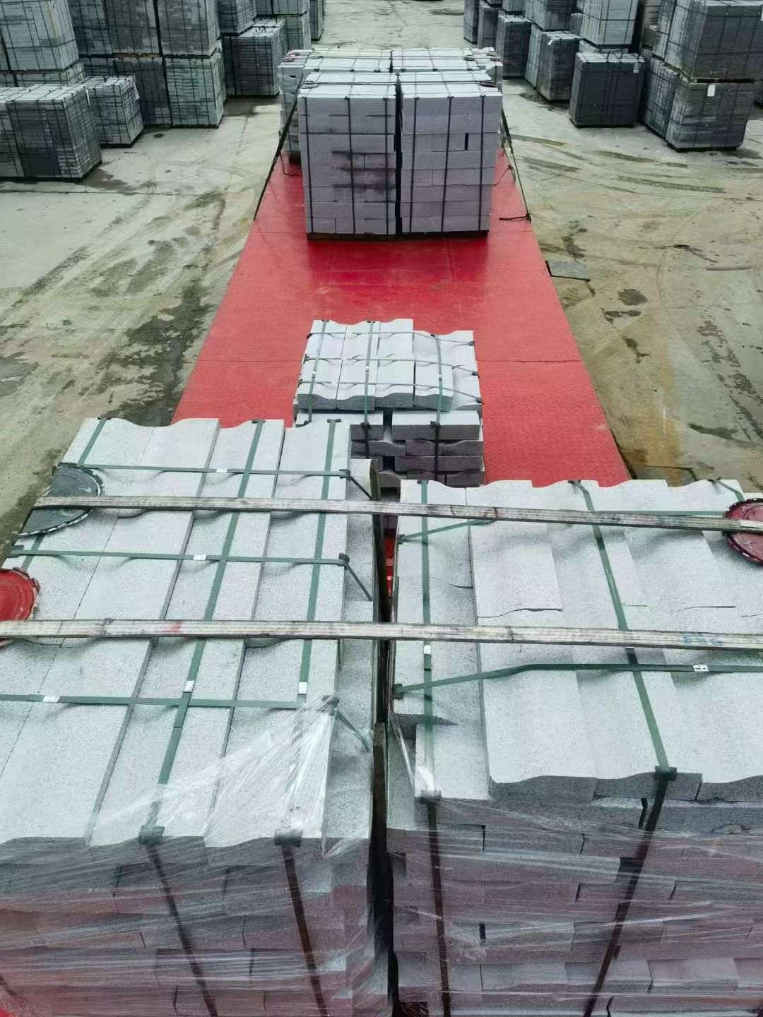 安庆 芝麻白仿形加直形路沿石出货日常