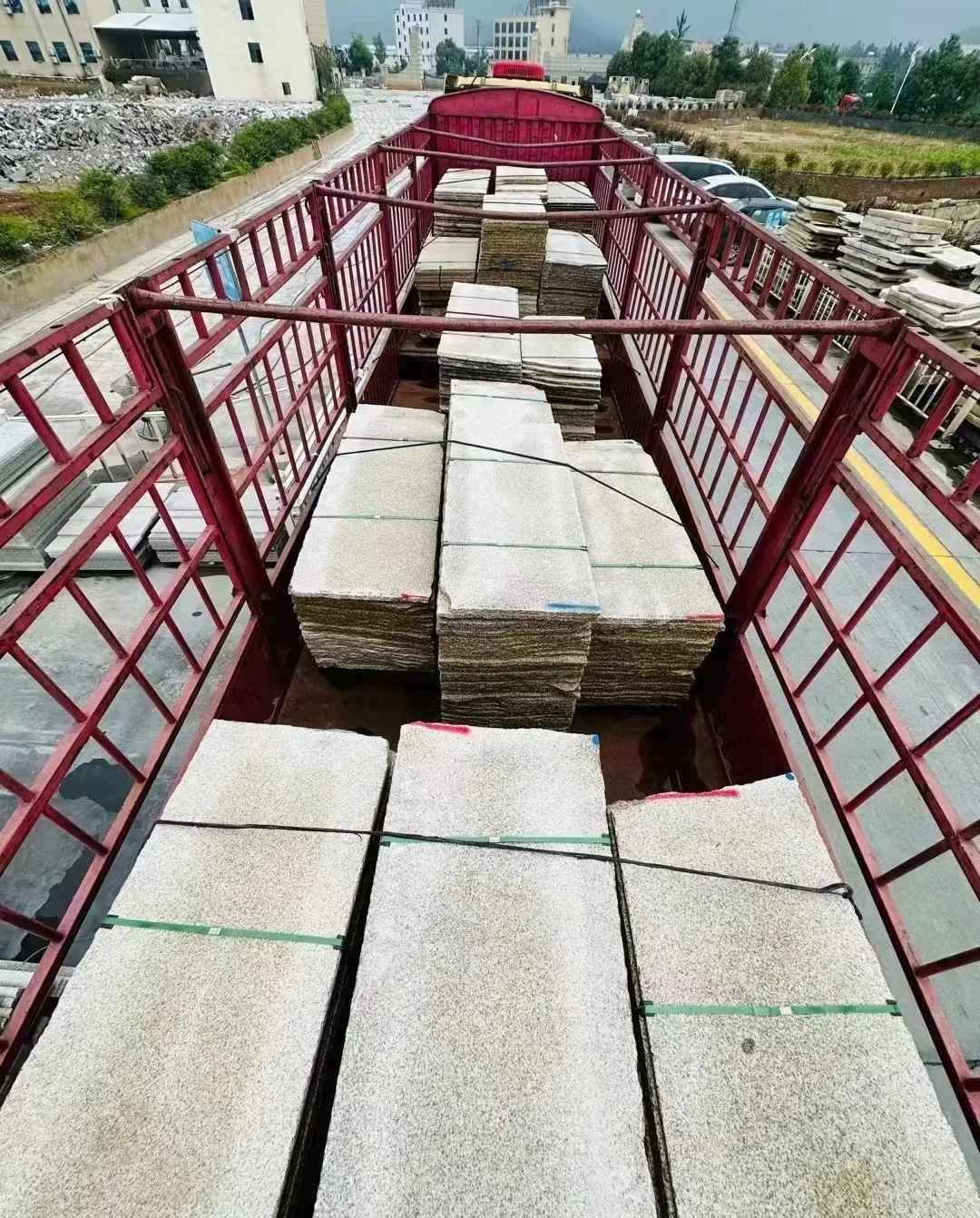 安庆 黄金麻花岗岩荔枝面，光面毛板装车完成