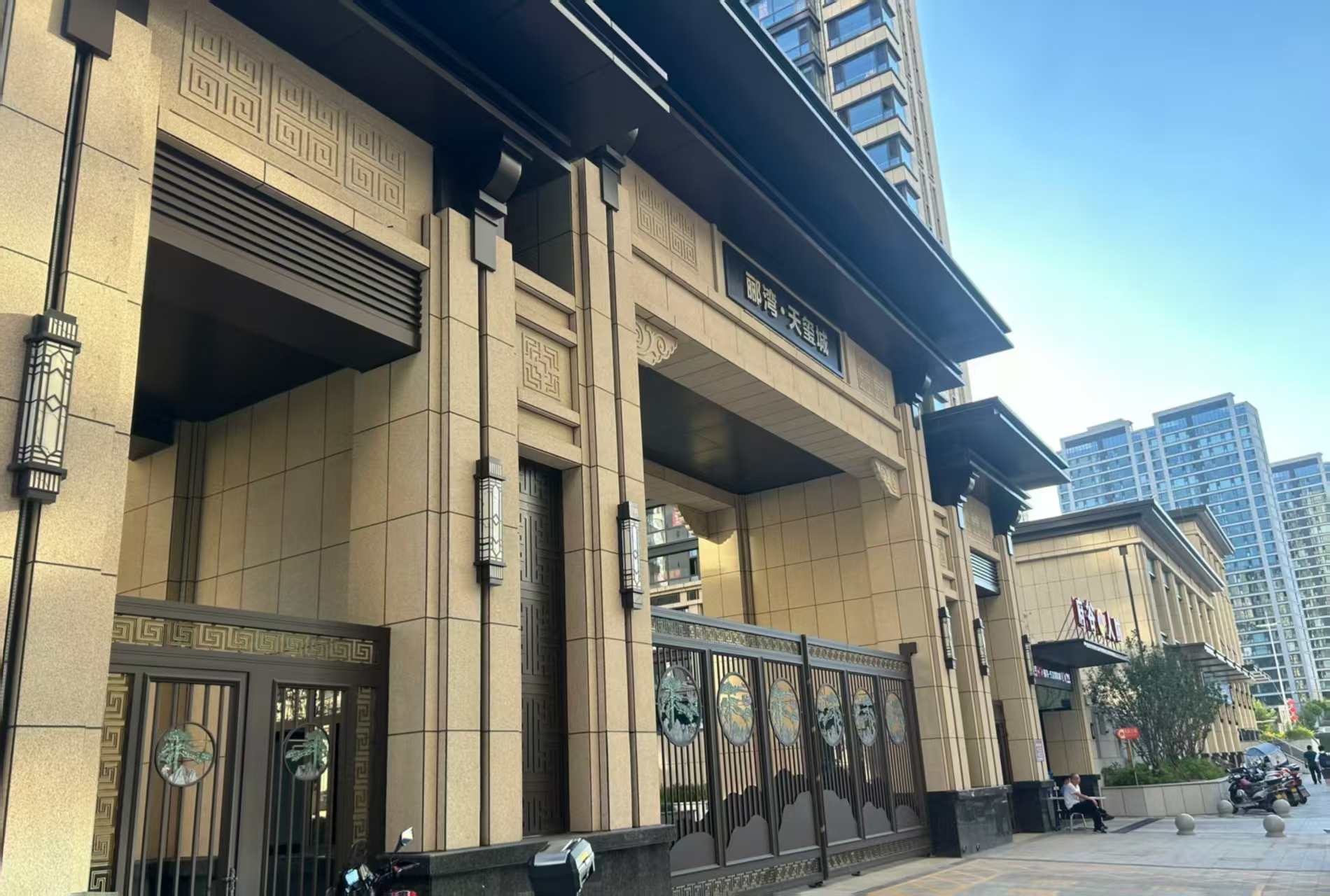 安庆 黄金麻花岗岩荔枝面小区门楼外墙干挂