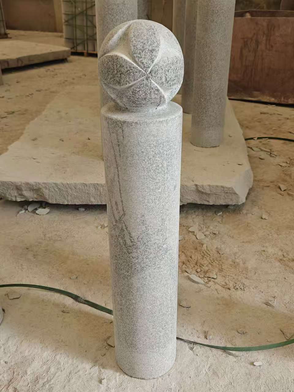 安庆 芝麻白花岗岩石材挡车石柱、停车柱、圆柱挡车柱、方柱挡车柱等