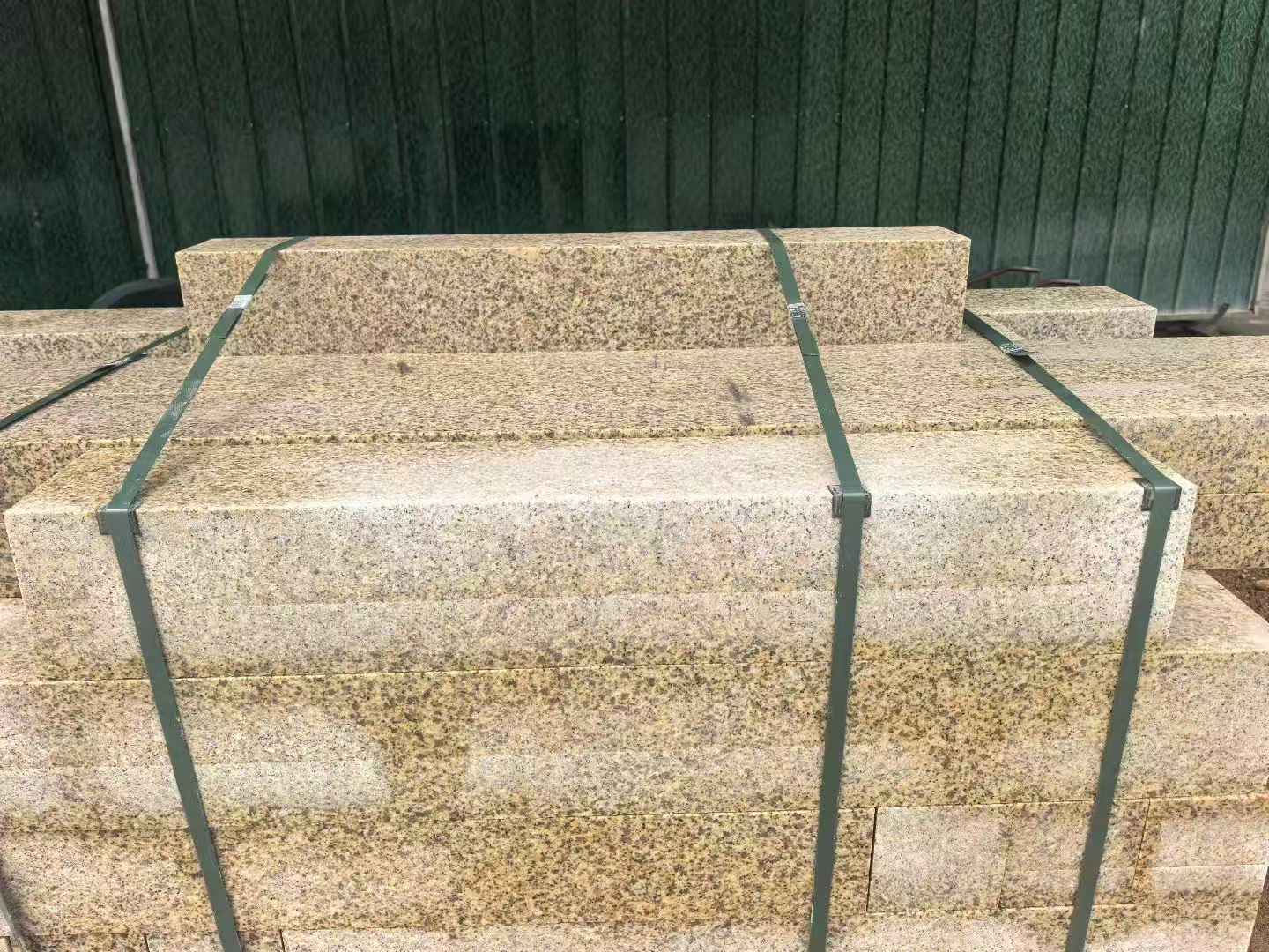 安庆 黄金麻花岗岩石材机切面栏杆料半成品