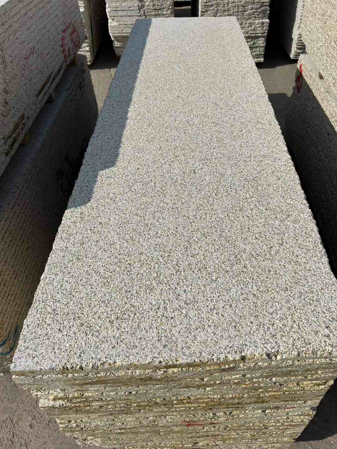 安庆 黄金麻花岗岩荔枝面毛板，半成品